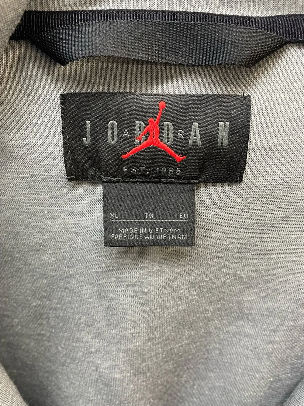 Jordan Men’s Grey & Black Hooded Jacket and Sweatpants Set sz xl